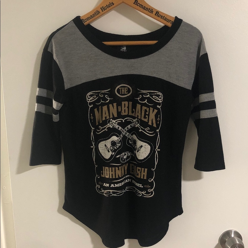 JOHNNY CASH THE MAN IN BLACK 3/4 SLEEVE GRAPHIC TEE